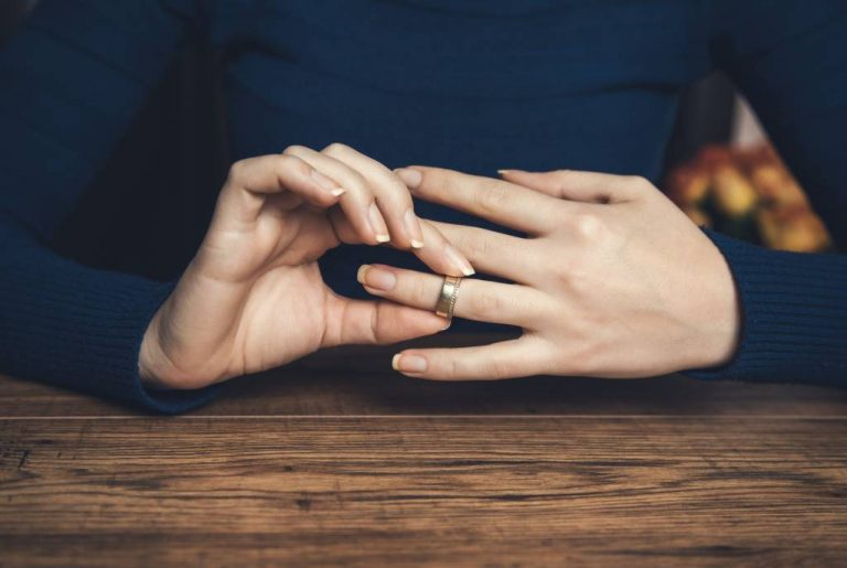 METTRE FIN A UNE PROCEDURE DE DIVORCE